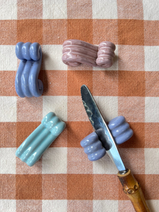 4 st knivlägg i porslin och pastell