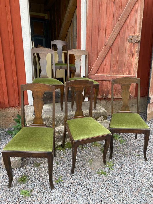 6st vackra stolar i mörkt trä med klädd sits