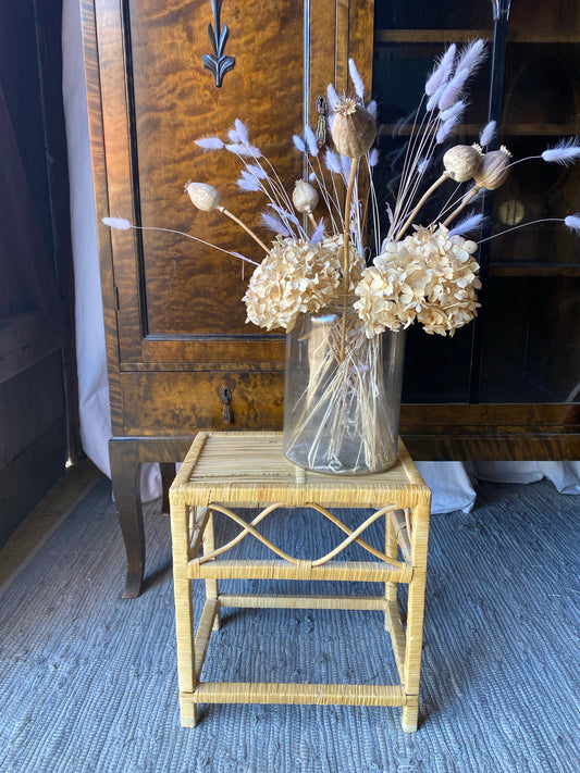 Avlastningsbord i rotting