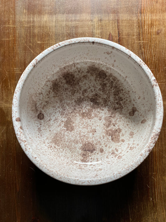 Vackraste skålen med brunt stänk