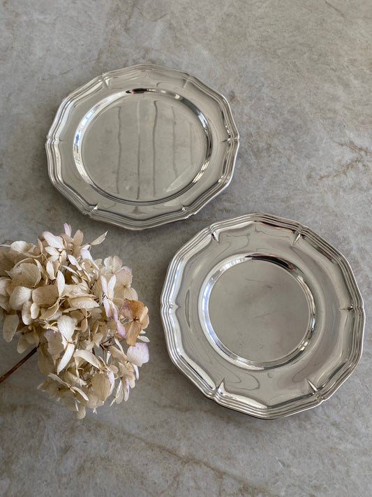 2st vackra uppläggningsfat i silver