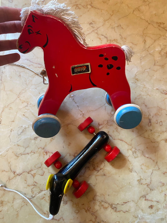 Brio dragleksaker på hjul