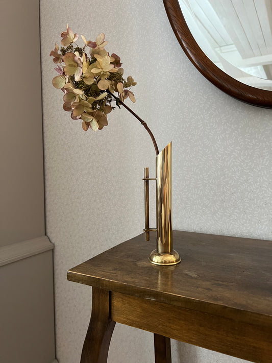 Vas i mässing med handtag