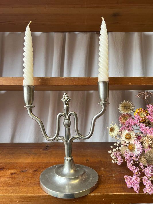 Tvåarmad tennljusstake