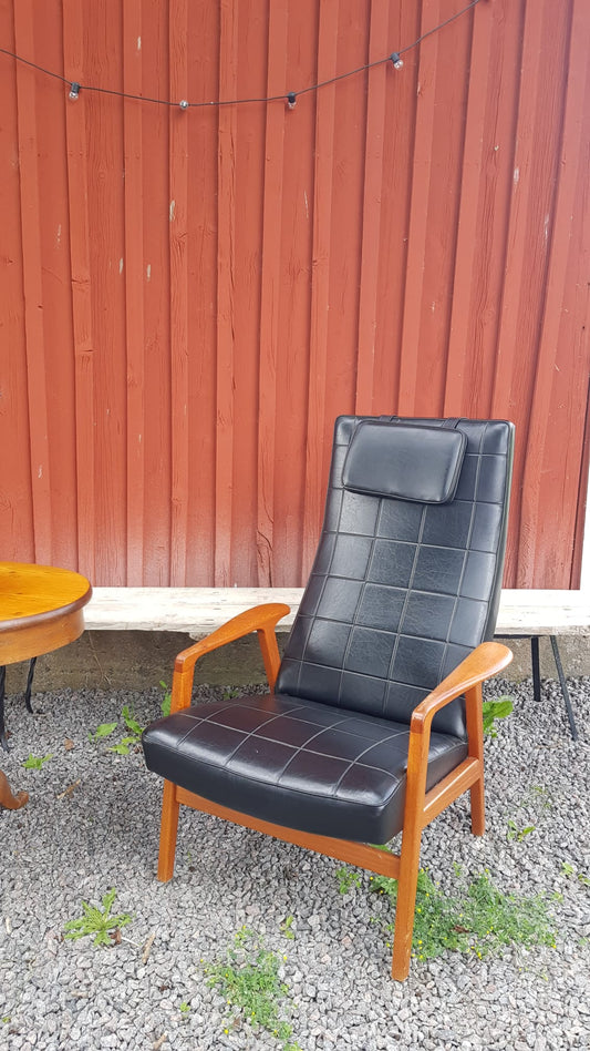 Skinnfåtölj i teak