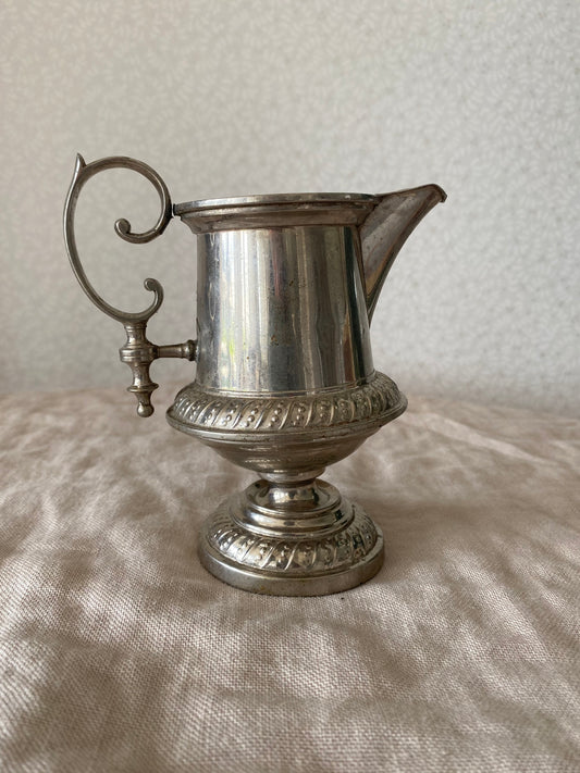 Vas eller mjölkkanna i silver