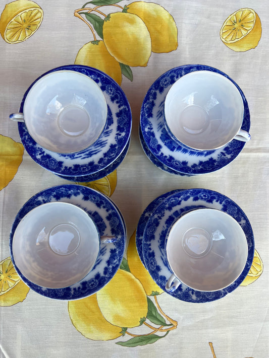 8st blåvita kaffekoppar med fat