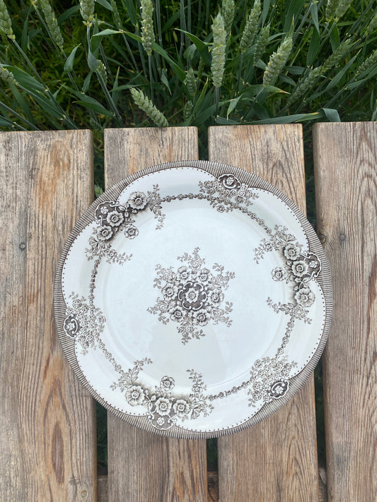 Tallrik i brunvitt - Ulrika Rörstrand