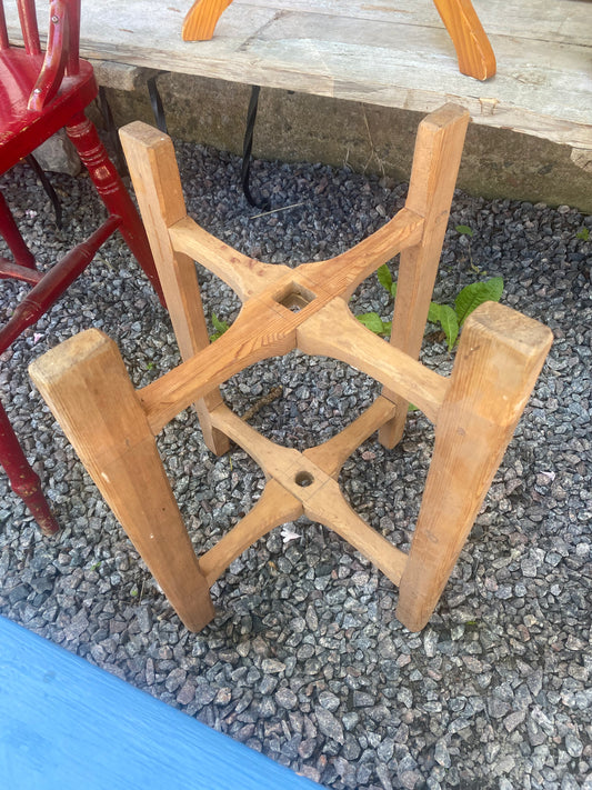 Bobin - träställning för blomma, lampa eller brickbord