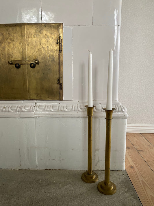 2st höga mässingsljusstakar