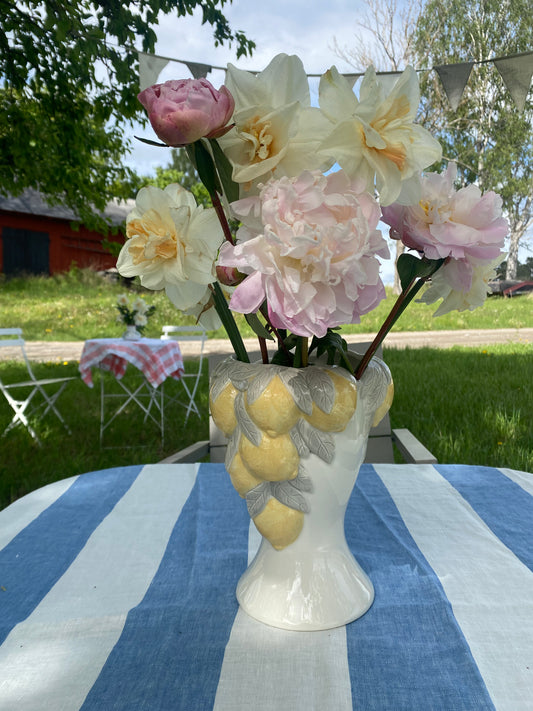 Stor vas med citroner