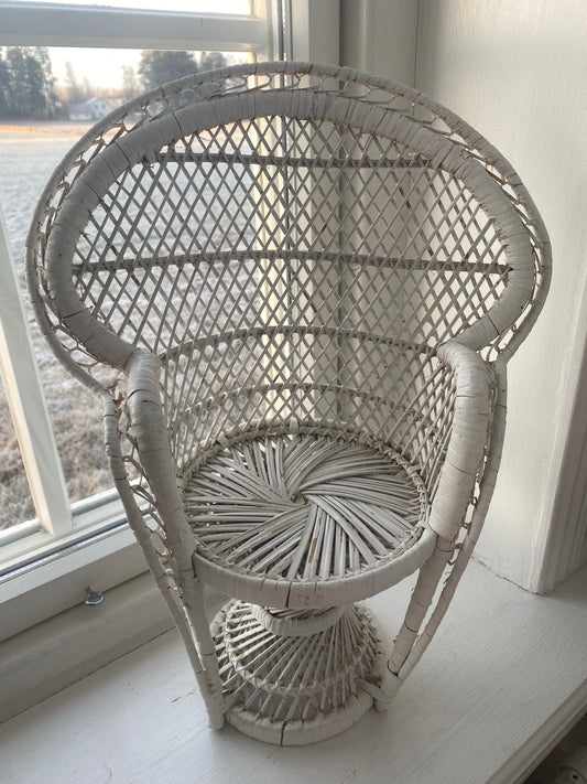 Påfågelstol rotting i vitt ~ miniatyr