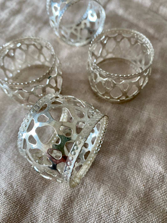 4 st servettringar i silver