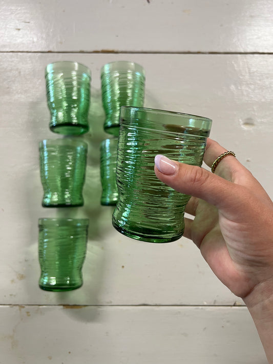 Sex gröna dricksglas