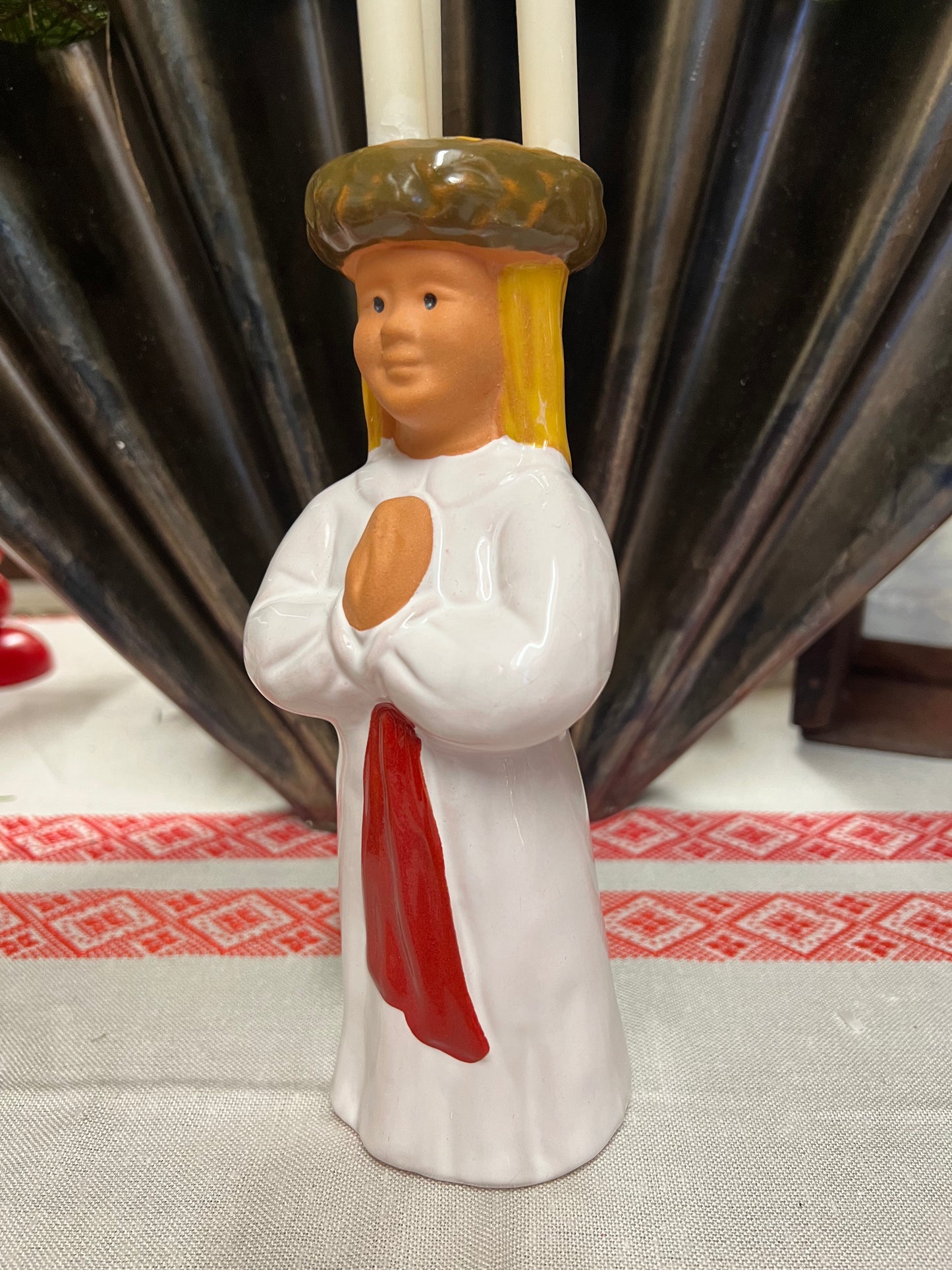 Lucia med krona för julgransljus i porslin