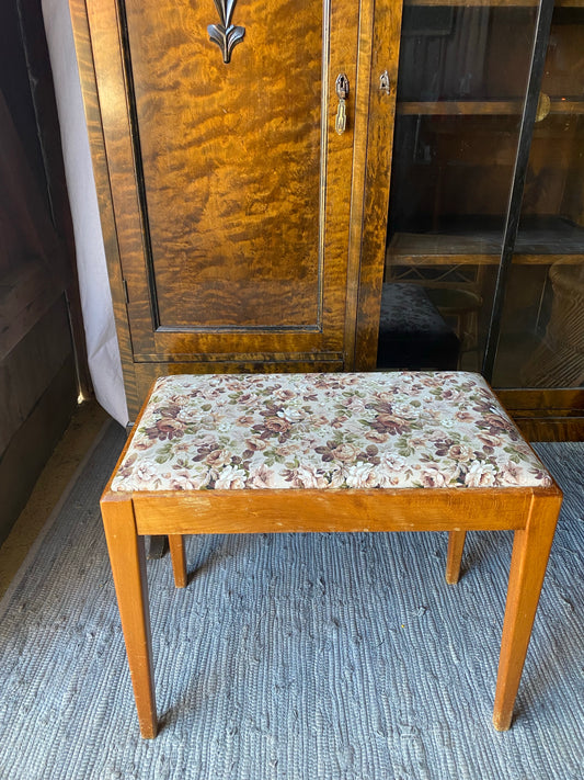 Pianopall med förvaring