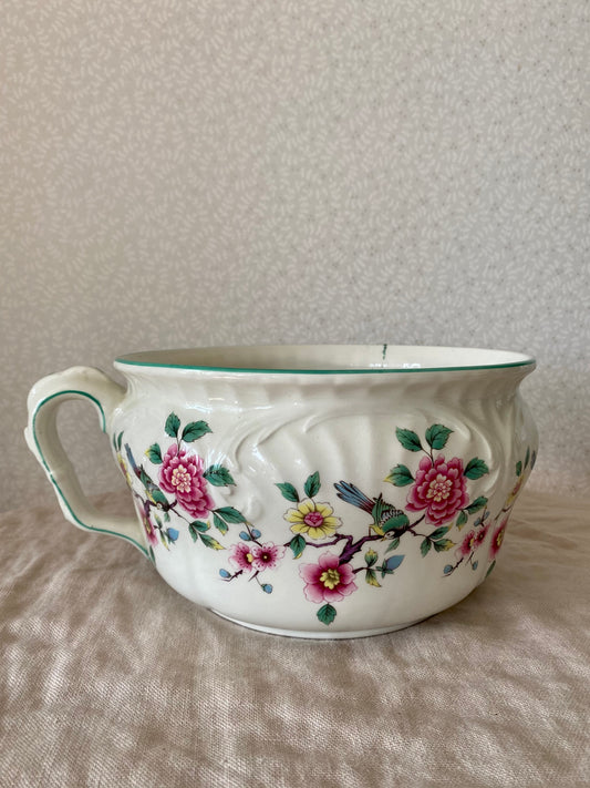 Vacker större skål i porslin med handtag