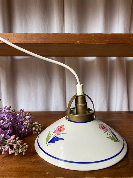 Skomakarlampa med blommor