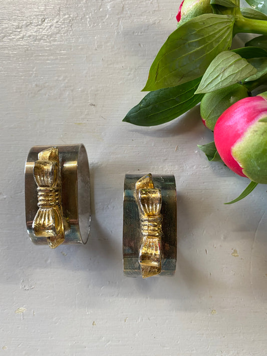 2st unika servettringar i silver med guldrosett