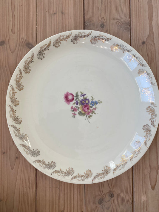 Stort, runt uppläggningsfat i blommigt