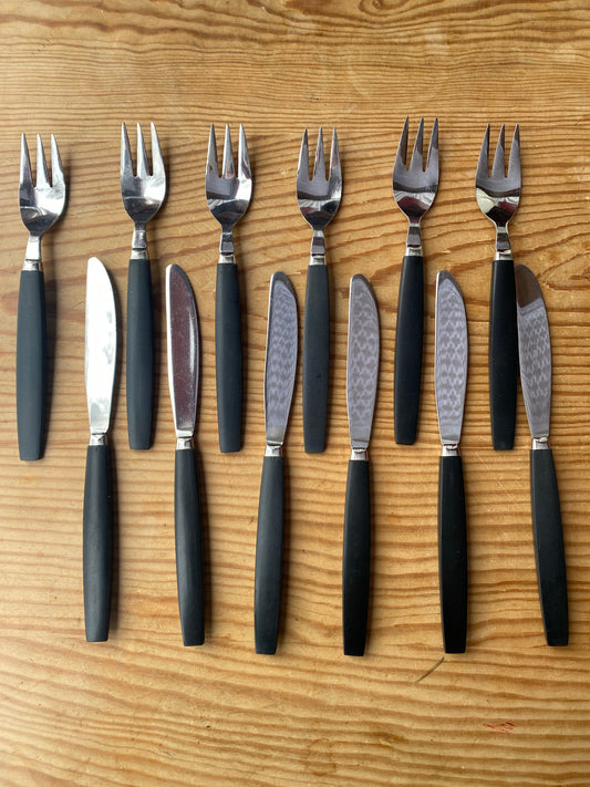 Bakelitbestick ~ 6st gafflar och 6st knivar förrätt