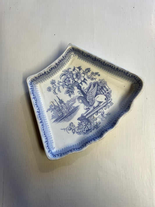 Tvålfat i lila porslin