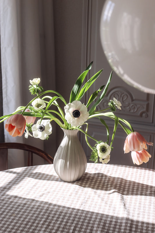 Brun/vit-rutig bordsduk eller gardin