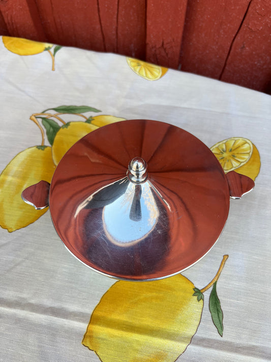 Burk med lock i nysilver