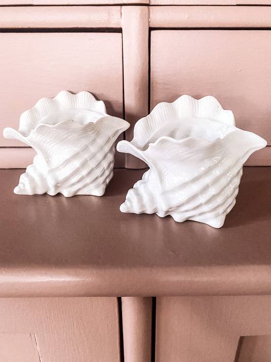 Två små snäckskålar