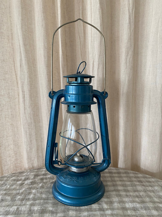 Stor oljelampa i blått