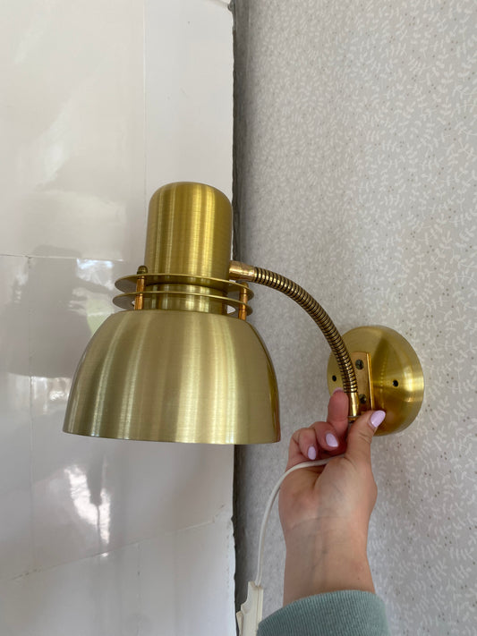 Vägglampa i mässing