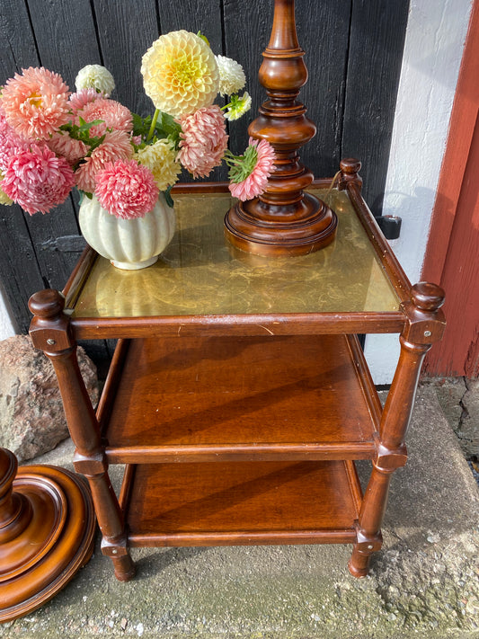 Bord med vackraste skivan i mässing