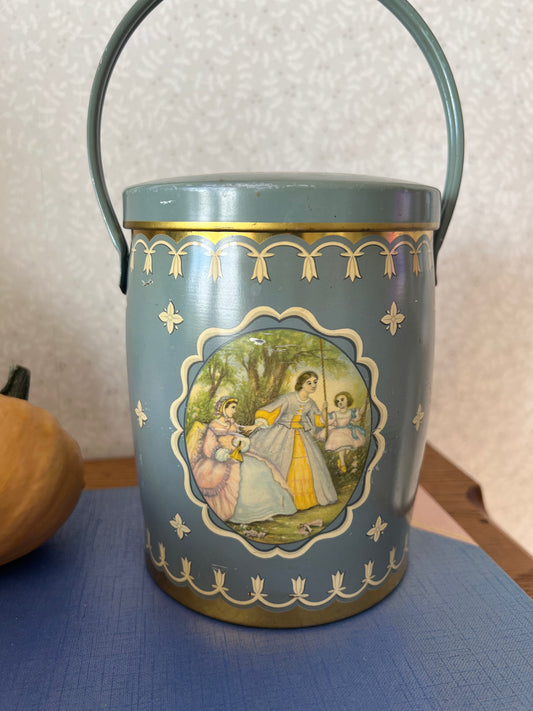 Vacker plåtburk i blått