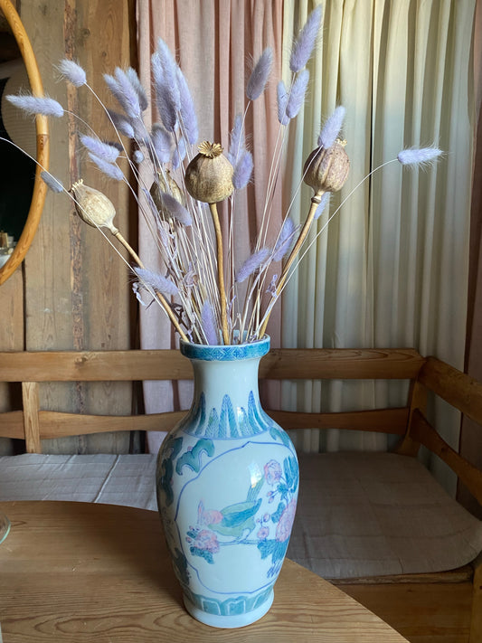 Stor vacker urna i porslin