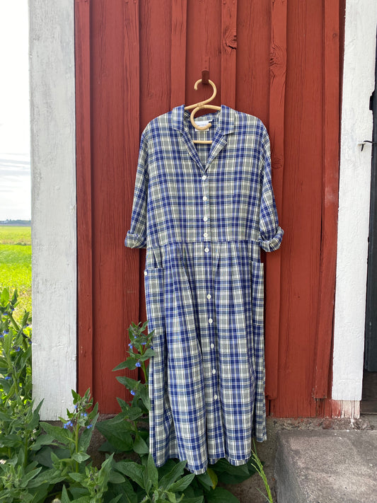 Rutig klänning med fickor