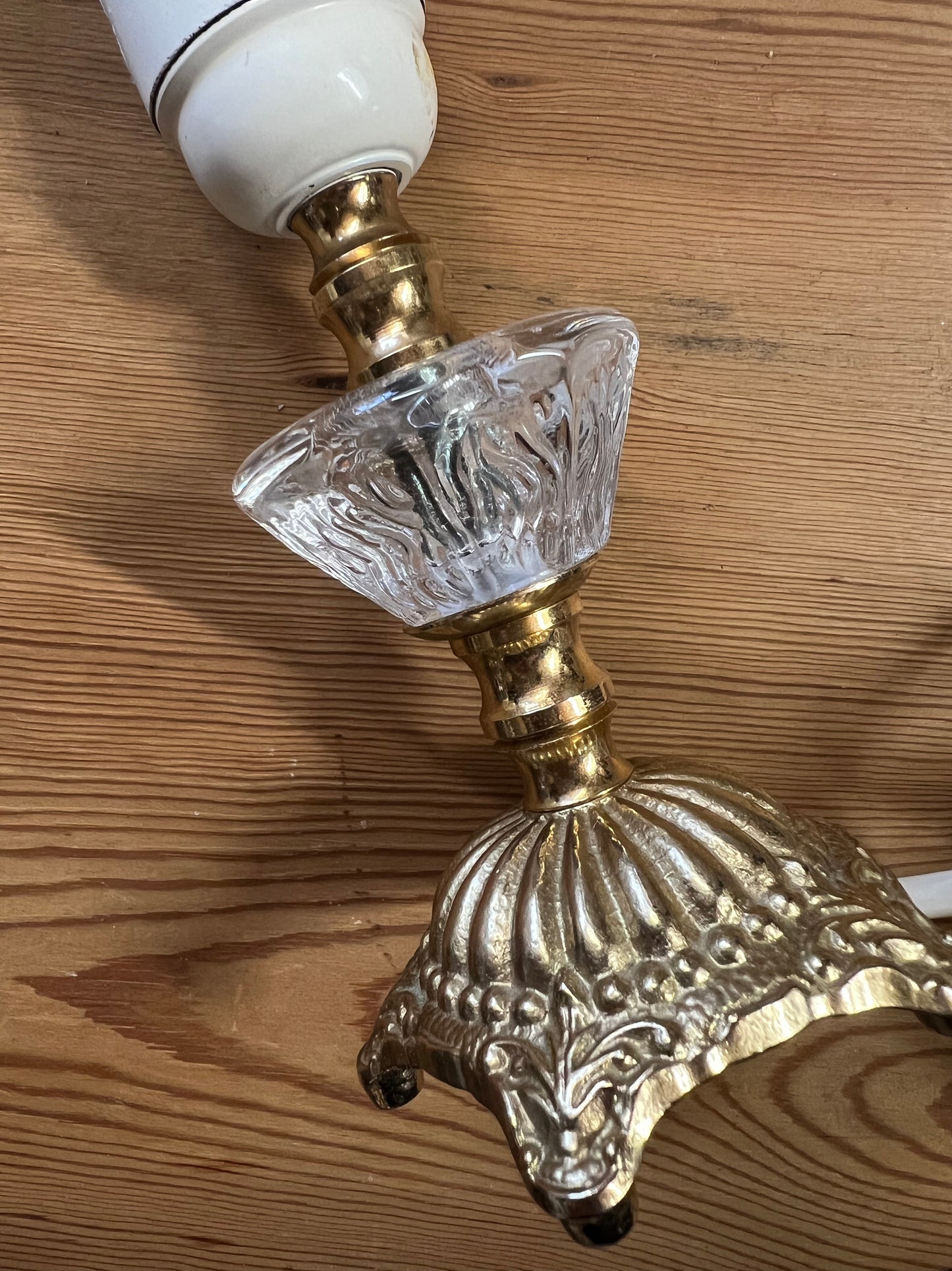 Lampfot i mässing och glas