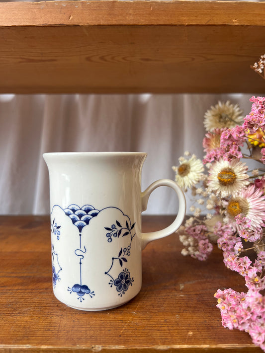 Mugg i blåvitt, engelskt porslin