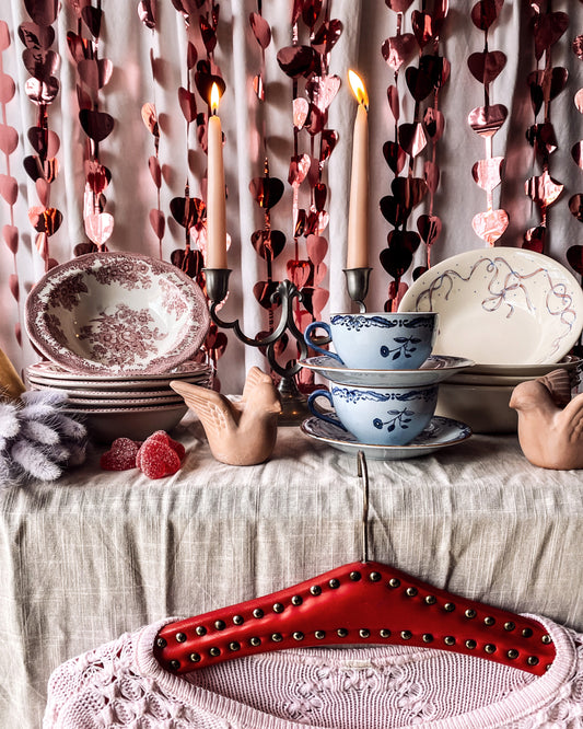 Älskade galgar i galon med nitar 60-tal 4st röda