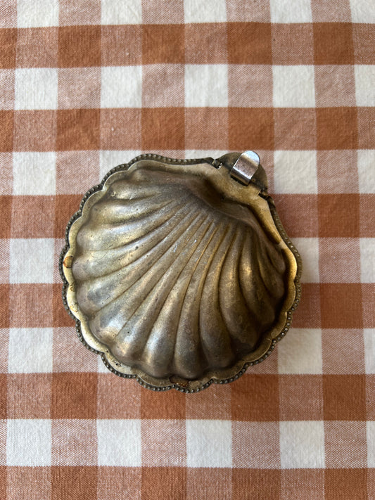 Snäckfat med lock och patina