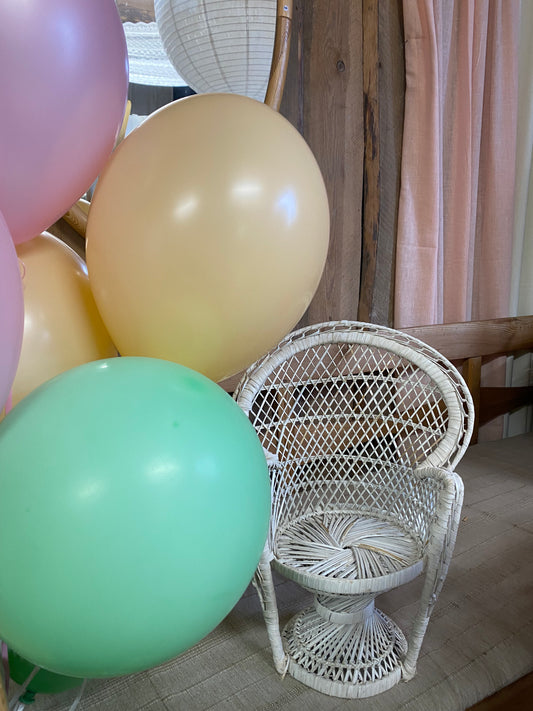 Rottingstol i vitt till nallen