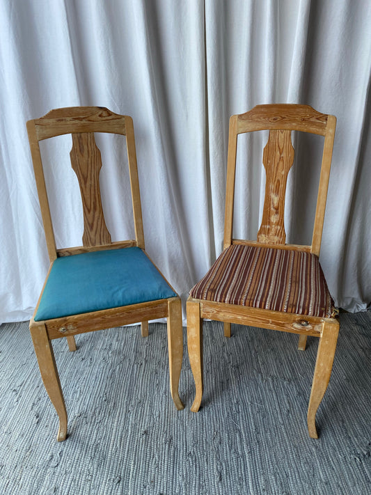 Två vackra äldre stolar