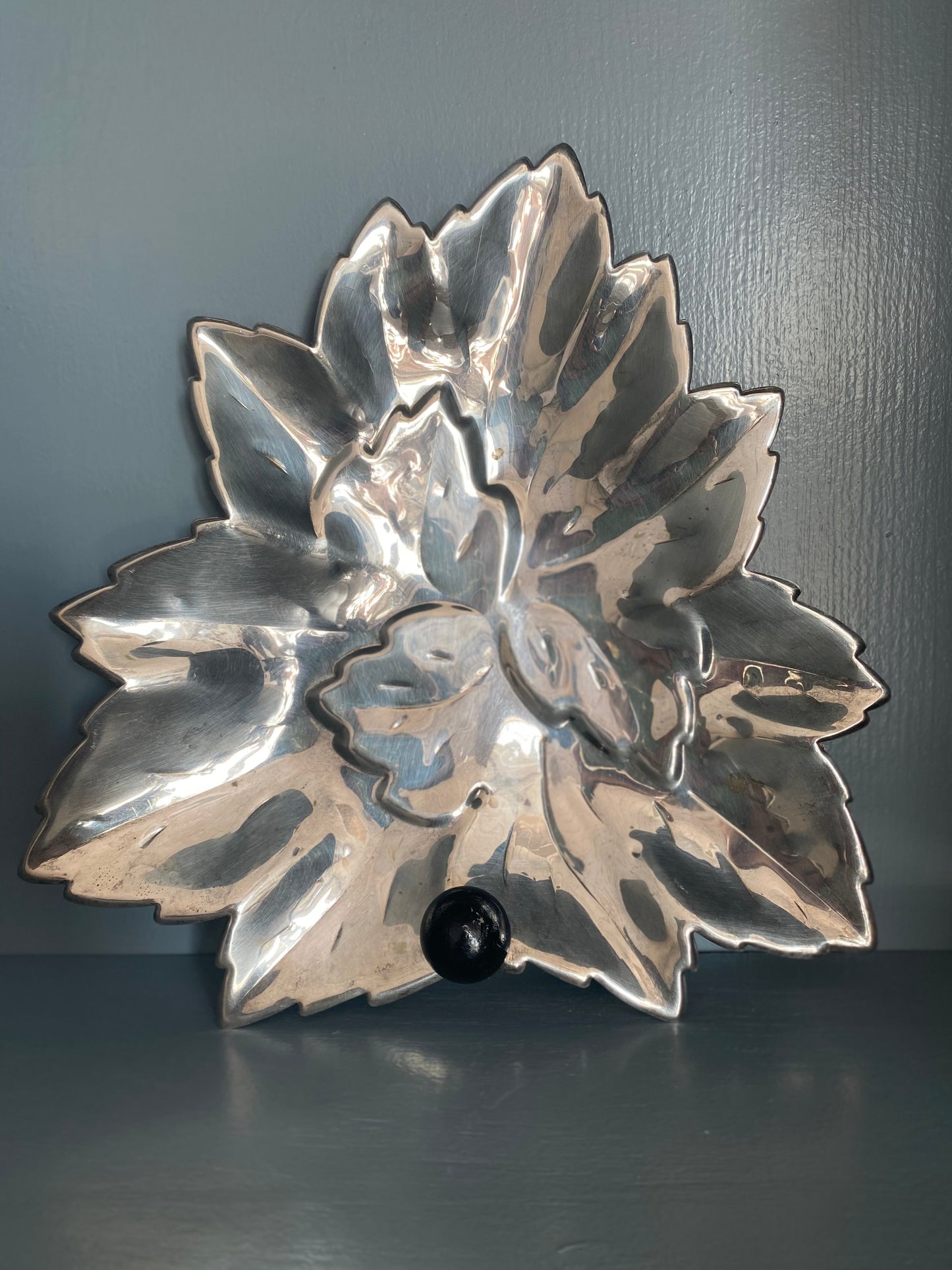 Vackert bladfat i silver