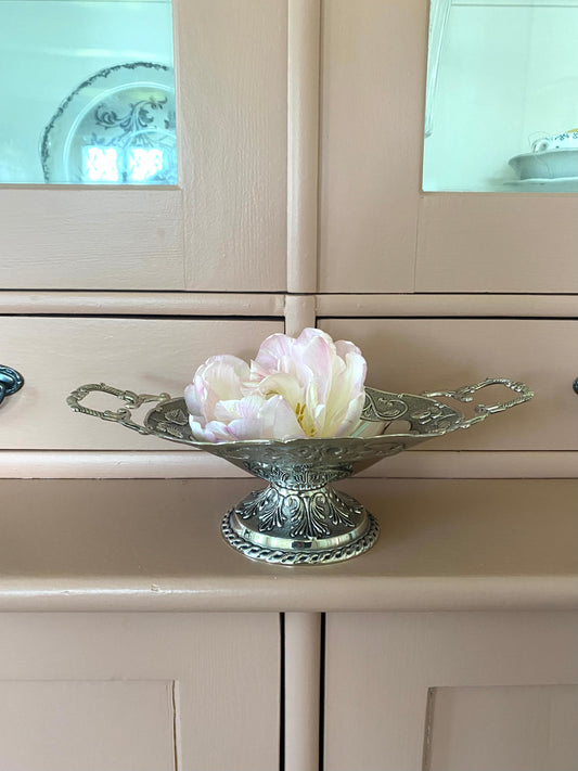 Vackraste silverskålen på fot med handtag