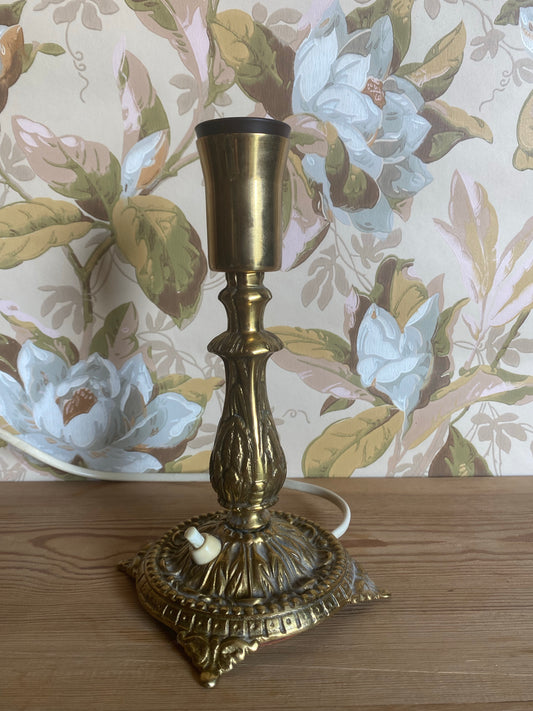 Bordslampa i mässing