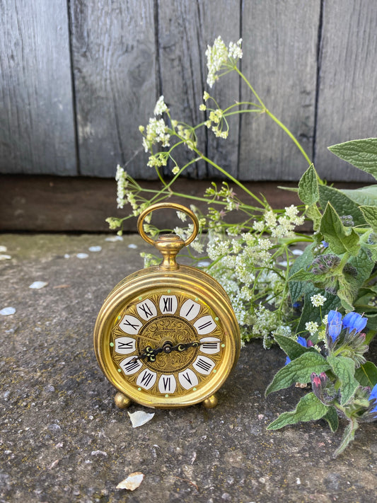 Ovanligt vackert ur i mässing