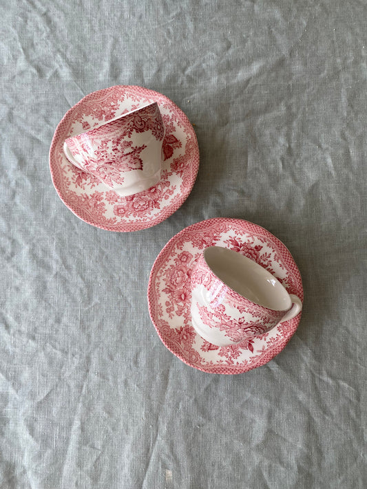 Paret kaffekoppar i rött engelskt porslin