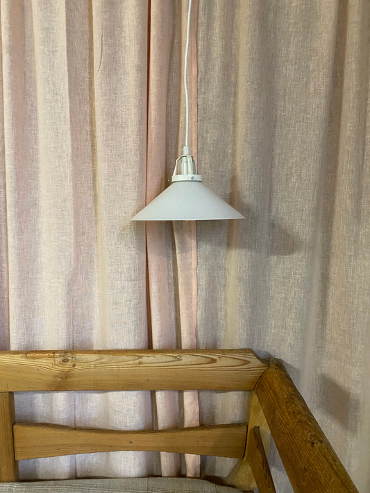 Skomakarlampa i vitt porslin