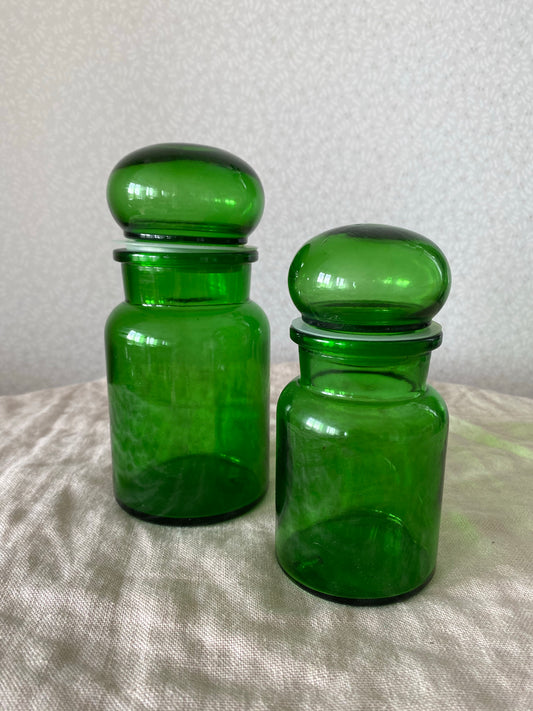 2st gröna "medicinflaskor"