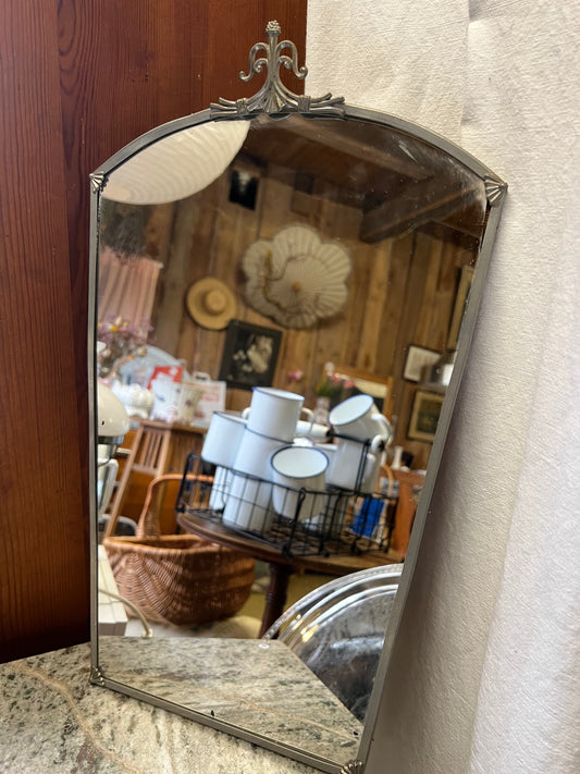 Äldre spegel i tenn