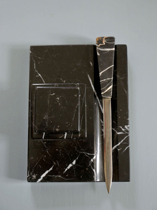 Skrivbordset i svart marmor - Art deco 1900-tal